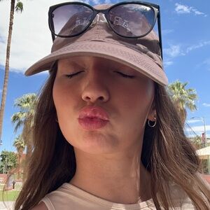 Meet your Posher, Elizabeth